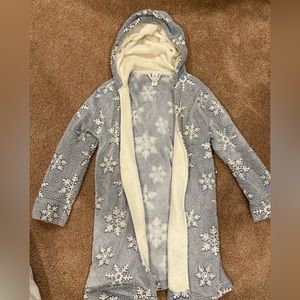 Justice, robe size 12, blue with white snowflakes
